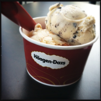 Ever since I was a child, I couldn't resist Häagen-Dazs. I stopped at this one a few steps away from the Brandenburger Tor.